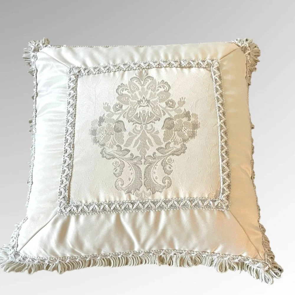 NEW WATERFORD LINENS ACCENT PILLOW 18x18 GOOSE FEATHER INSERT INCLUDED
